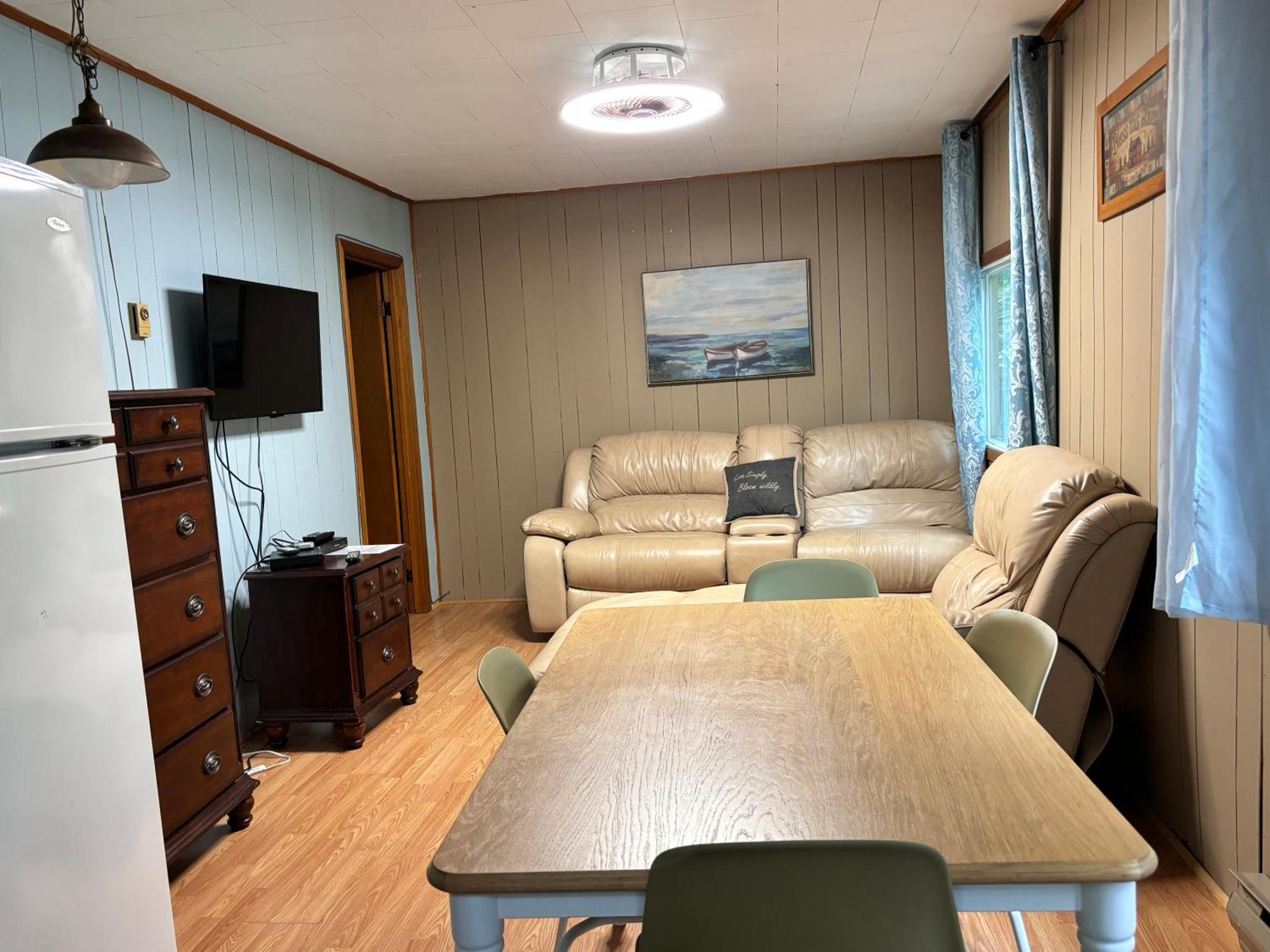Lakefront Hideaway Resort Kawartha Lakes Room photo